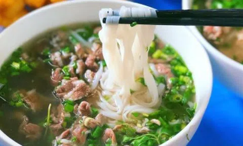 5 quán phở hút khách nhất Hà Nội: Có nguyên tắc đặt tên độc lạ, tuổi đời hàng chục năm, mỗi ngày bán vài trăm bát