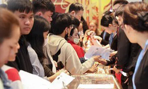 Chưa từng thấy: Vàng giảm thủng đáy, người vừa mua sáng nay đã lỗ hơn 7 triệu đồng/lượng