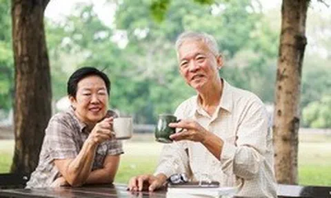 Nghỉ hưu 10 năm, tôi nhận ra: Có tiền tiết kiệm cũng đừng vội cho con hết, hãy ưu tiên 3 điều này để tuổi già không phụ thuộc ai