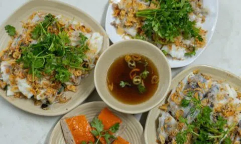 Quán bánh cuốn 53 năm, "khách Tây đông hơn khách ta" được Michelin khen ngợi