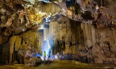Ngắm 'cung điện thạch nhũ' trong lòng hang động mới được phát hiện ở Quảng Trị