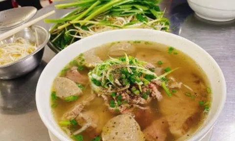 7 quán phở hàng chục năm tuổi ở TP.HCM, hội cú đêm mê mẩn, hương vị gia truyền hút khách nườm nượp
