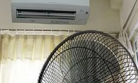 Lời khuyên cho gia đình bật điều hòa + bật quạt suốt đêm