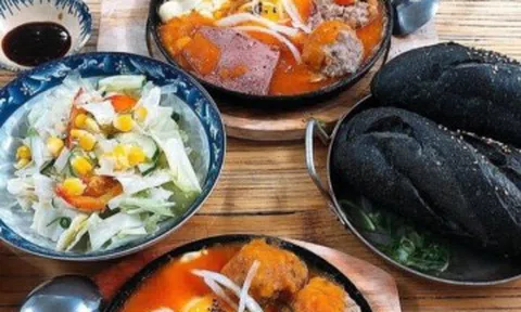 5 tiệm bánh mì chảo siêu đông ở TP.HCM, giữ chân khách nhờ công thức bí truyền, muốn ăn phải xếp hàng dài
