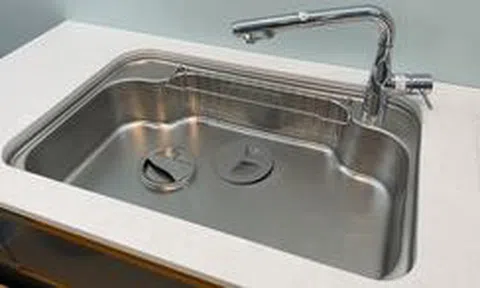 Vì sao ngày càng nhiều gia đình thay bồn rửa bát 2 hố thành 1 hố?