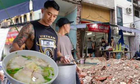 Viral quán phở nằm giữa công trường ở Hà Nội: Mỗi sáng bán hàng trăm bát, khách quen không ngại bụi