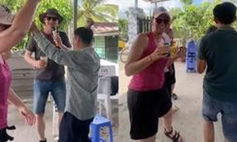 Du khách Tây đang đạp xe thì bị 'bắt cóc' vào đám giỗ miền Tây, quẩy cực sung