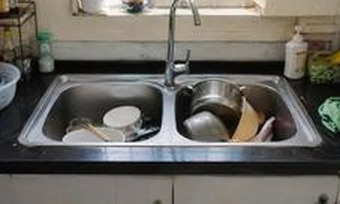 Vì sao ngày càng nhiều gia đình không còn dùng chậu rửa bát 2 ngăn? 1 giải pháp thay thế đang được ưa chuộng hơn cả