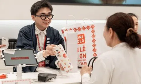 Hàng ngàn khách hàng đổ bộ cửa hàng UNIQLO trong ngày đầu tiên của Tuần Lễ Cảm Ơn