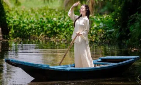 Điểm đến như "miền Tây thu nhỏ" cách Hà Nội 140km, khách chèo xuồng, ngắm sen