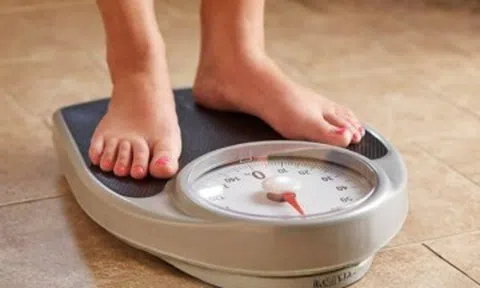 Ăn không nhiều, phụ nữ vẫn tăng cân sau tuổi 45? Chuyên gia chỉ ra 5 nguyên nhân và cách kiểm soát