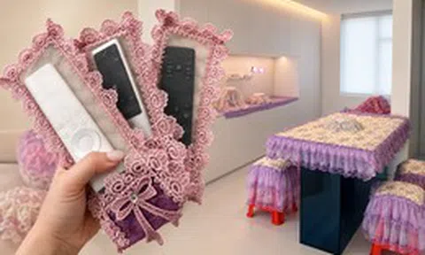 Căn nhà tối giản bỗng “biến hình” sau khi mẹ chồng biết mua sắm online: Từ điều khiển đến bồn cầu đều có "áo ren"