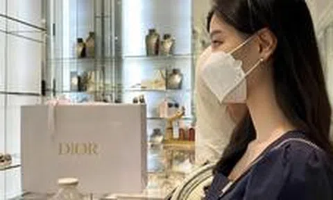 Ôm khoản nợ 618 triệu đồng vì ham mua sắm