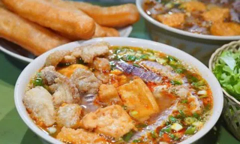 8 quán bún, phở mở ban đêm ngon, đông khách ở phường Hoàn Kiếm