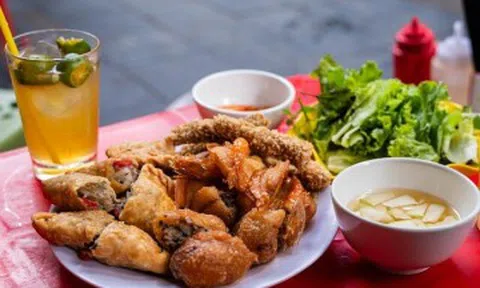 5 quán ăn vặt lâu năm, thường xuyên đông khách ở phường Hoàn Kiếm, Hà Nội