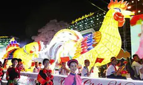 Trung thu ở nơi đèn lồng cao bằng ngôi nhà