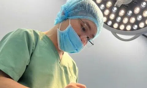 BS CKI Trần Văn Hùng chia sẻ phương pháp dàn mỡ mí dưới không cần cắt da