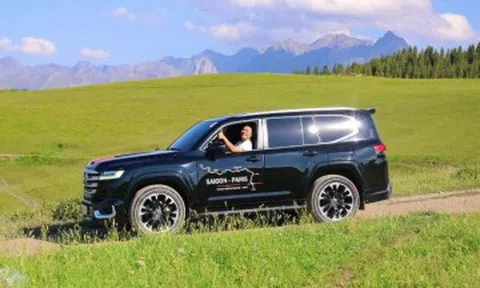 Người đàn ông Việt lái ô tô 80 ngày từ TPHCM đến Paris, vượt 25.000km