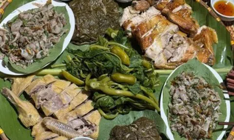 Mâm cơm dân dã của người Tày ở Lào Cai có loạt món lạ, du khách thích thú