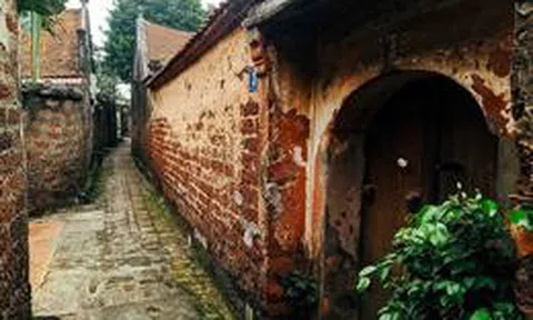 Ngôi làng có gần 1000 ngôi nhà được xây bằng loại đá xù xì cùng bùn đất, có căn từng được trả giá tiền tỷ: Cách trung tâm Hà Nội chỉ 45km, được kỳ vọng trở thành “làng du lịch tốt nhất thế giới”