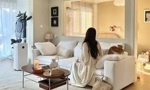 Bỏ thói quen kê sofa sát tường, phòng khách bỗng có thêm 1 khoảng cực hữu dụng: Nhà nhỏ càng nên tham khảo