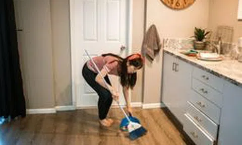 Điều khiến nhiều bà nội trợ kiệt sức không phải nấu cơm hay lau nhà, mà là những việc nhà vô hình không bao giờ kết thúc