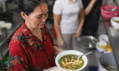 Quán cháo lươn còn nguyên hạt gạo nổi tiếng ở xứ Thanh