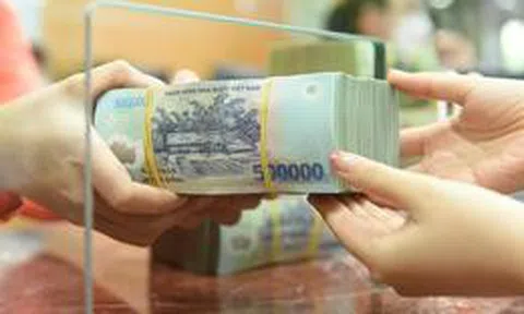 Đến ngày đáo hạn sổ tiết kiệm, đừng vội tái tục toàn bộ: Có 3 việc nên kiểm tra trước
