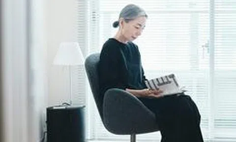 Sống trong căn phòng 12m², tôi chỉ giữ lại 15 nhóm đồ: Càng ít đồ, nhà càng dễ thở