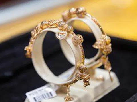 Giá vàng hôm nay 10/4: Tăng dựng ngược 100 USD/ounce, sắp lấy lại mốc 3.100 USD