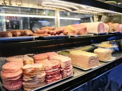 5 quán bánh mì cổ nhất Hà Nội, 80 năm giữ công thức đẫm nhân full topping, giá 120.000 đồng/chiếc vẫn đắt hàng