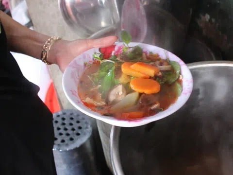 Ở Sài Gòn có phố ẩm thực chay 50 năm tuổi, khởi nguồn từ món hủ tiếu trứ danh, bán tới 2 giờ sáng không ngơi tay