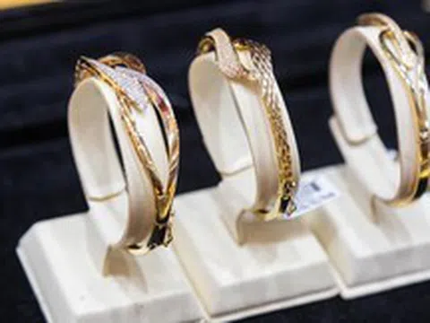 Giá vàng hôm nay 12/4: Tiếp tục chinh phục đỉnh mới