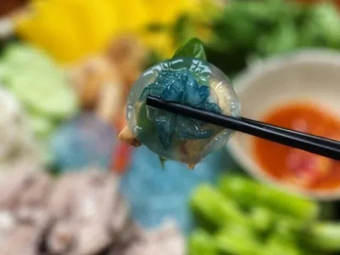 Món giải nhiệt mùa hè được mệnh danh là “sashimi xứ Huế”, nhìn thấy ghê mà ăn siêu cuốn, càng bán vỉa hè càng đông khách