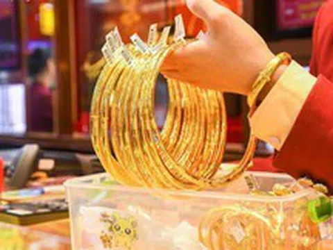 Giá vàng đắt không tưởng 111 triệu đồng/lượng, chuyên gia cảnh báo khẩn