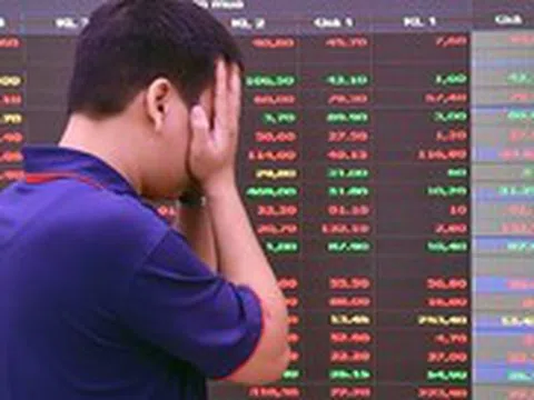 Giá vàng lên 114 triệu đồng/lượng: 'Hối hận vì lỡ bán 5 lượng vàng bố mẹ gửi để đu đỉnh chứng khoán'