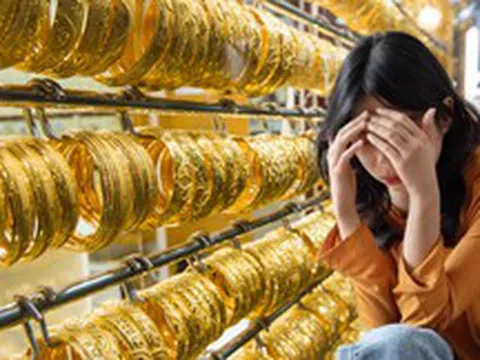 Giữ hay bán vàng? Một tuần thị trường "đảo điên" khiến không ít gia đình từ bình yên thành… căng như dây đàn