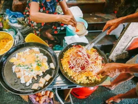 Menu đặc sản Sài Gòn tại hẻm ăn vặt rẻ nhất quận 1, toàn món bình dân chất lượng nhà hàng, 50k là no căng bụng