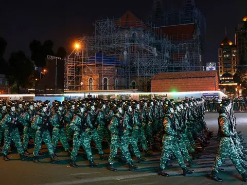 Hơn 10.000 người luyện diễu binh ở đường Lê Duẩn