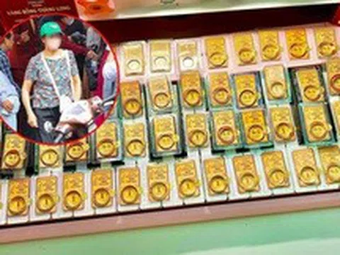 "Tất tay" mua hơn 300 chỉ vàng, người phụ nữ ở Hà Nội mất ngủ khi giá lao dốc, biết số tiền lỗ mà hoảng