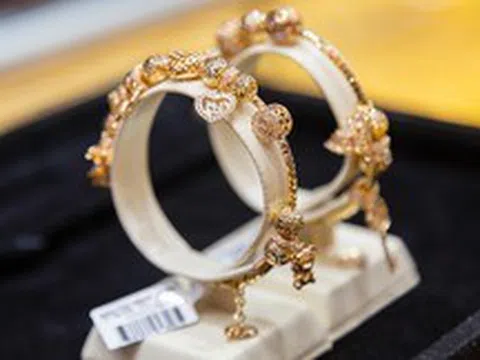 Giá vàng hôm nay 24/4: Tiếp tục lao dốc