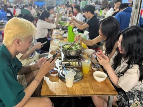 4 quán lẩu nổi tiếng nhất Làng Đại học, giá sinh viên mà như nhà hàng buffet, cầm 50k là no căng bụng