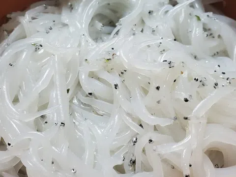Đặc sản 'trời cho' độc lạ ở Tây Bắc, vớt vội cũng được vài cân, ăn ngon hơn tôm