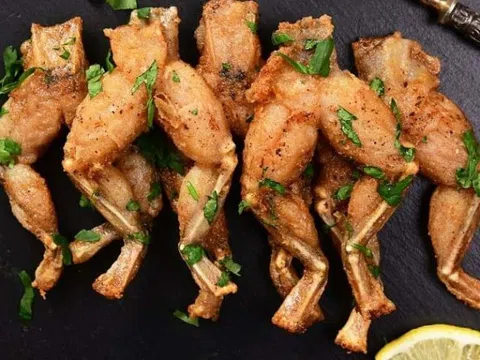 Món chân ếch gây tranh cãi của người Pháp