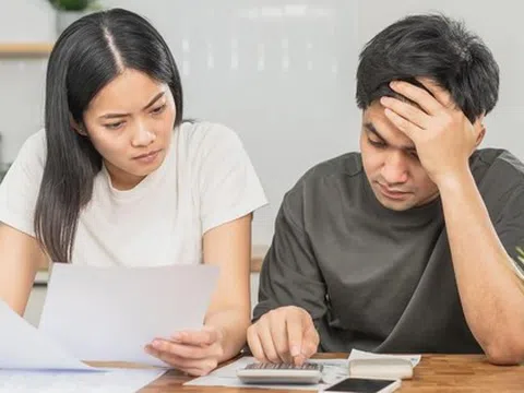 Vợ tiêu sạch tiền, nợ hơn 3,5 tỷ đồng vì... shopping và hai chú chó, chồng sốc nặng tuyên bố: "Tôi không liên quan"