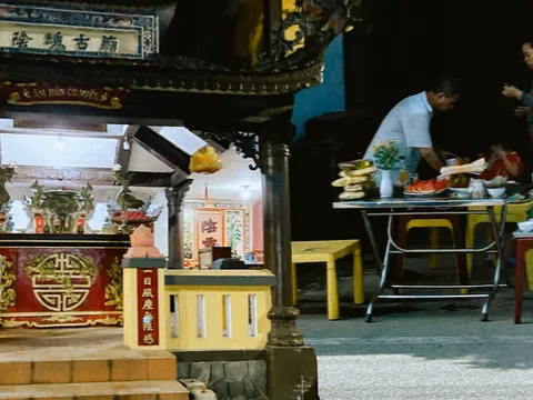 Câu chuyện bí ẩn ít người biết về tục cúng âm hồn cả tuần vào tháng 5 Âm lịch ở "xứ Thần Kinh"