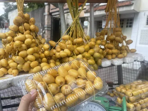 Thứ quả "nhà giàu" nay ngập tràn đường phố Hà Nội: Người ăn thấy mê người chê chưa đủ xuất sắc