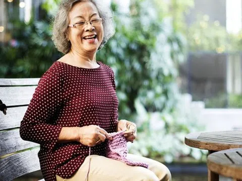 Tiêu đồng nào "chất" đồng đó: Cụ bà 78 tuổi chi 30 triệu cho khóa học giảm cân, hạ mỡ máu, mua đôi giày hơn 4 triệu đi bộ cho êm chân!