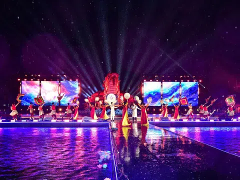 Hoành tráng show đại thực cảnh 20 tỷ đồng diễn ra trong mưa ở TPHCM