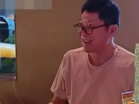 Mạng xã hội Trung Quốc rần rần đồng tình với biểu cảm khó tả của 2 vợ chồng lần đầu gọi món ở Cáp Nhĩ Tân